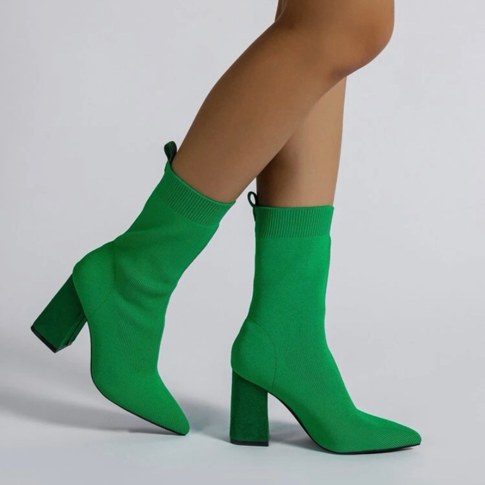Point toe, chunky heel sock boot